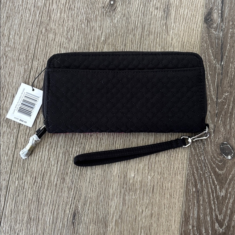 Vera Bradley Iconic RFID Accordion Wristlet - “Winter Patchwork” design - NWT - Picture 2 of 9